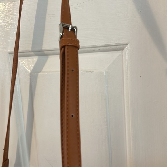 NWOT Women’s Free People Brown Vegan Leather Laser Cut Perforated Crossbody - Picture 5 of 11